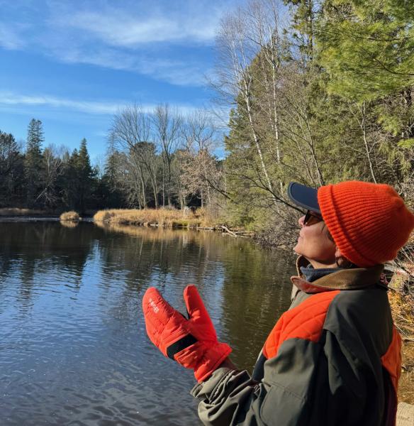A participant explains what she noticed during her guided walk.